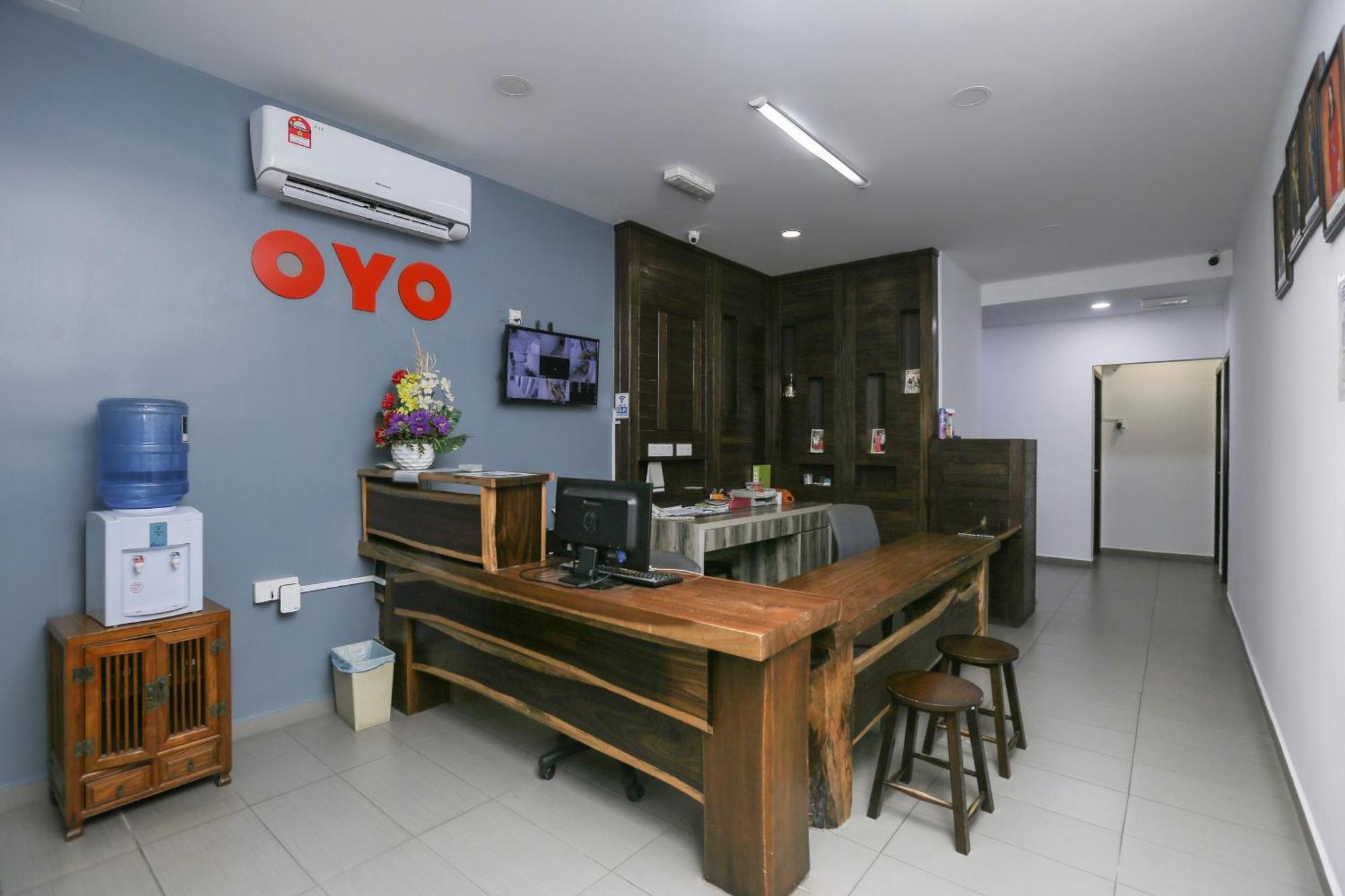 Oyo 89915 East Mount Hotel Kukup Exterior photo
